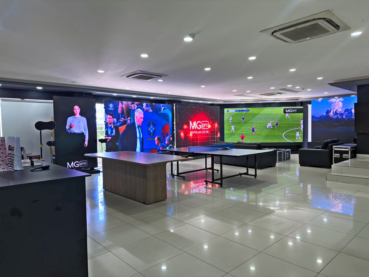 Salón principal MG LED